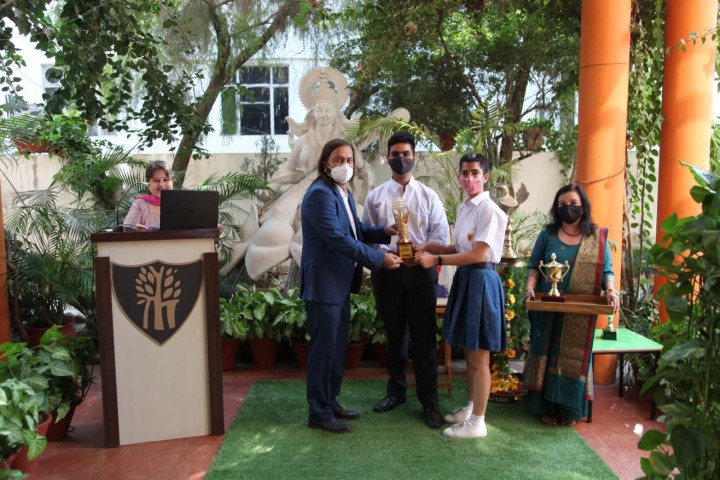 The students of the senior wing of Dikshant International and Global Schools presented their