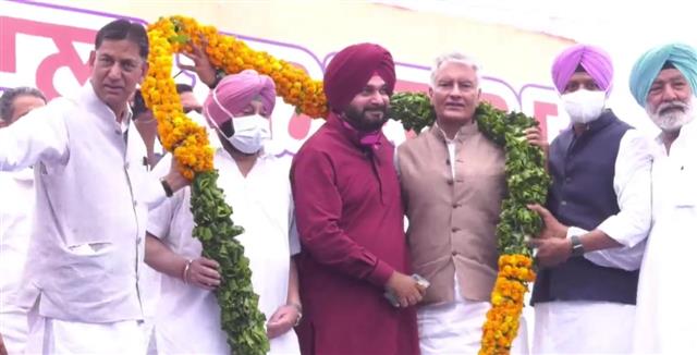 Sidhu takes over as Punjab Congress chief; Capt Amarinder says both will work together for Punjab