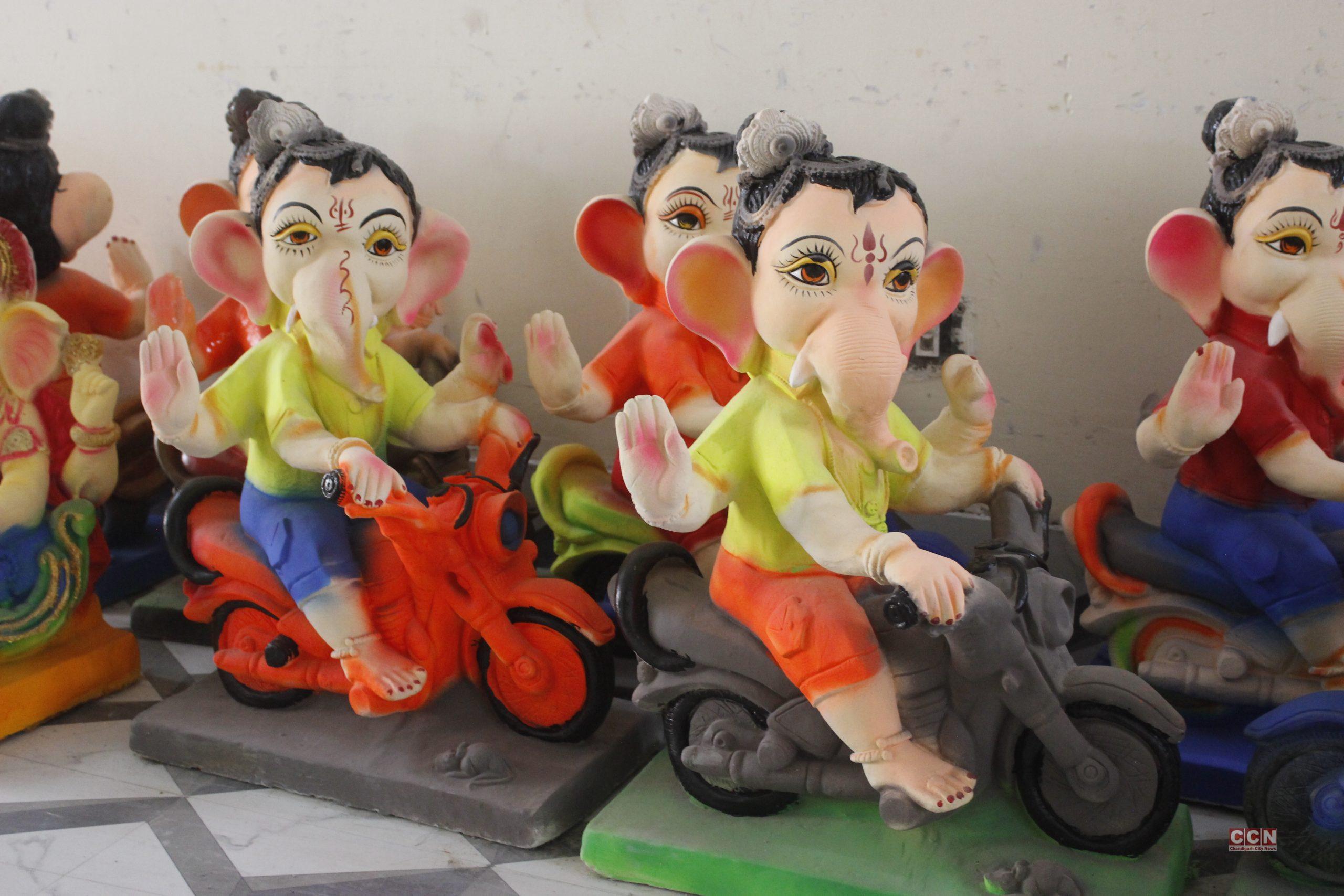 Special Idols of Ganpati made by skilled artisans from Rajasthan attracting devotees