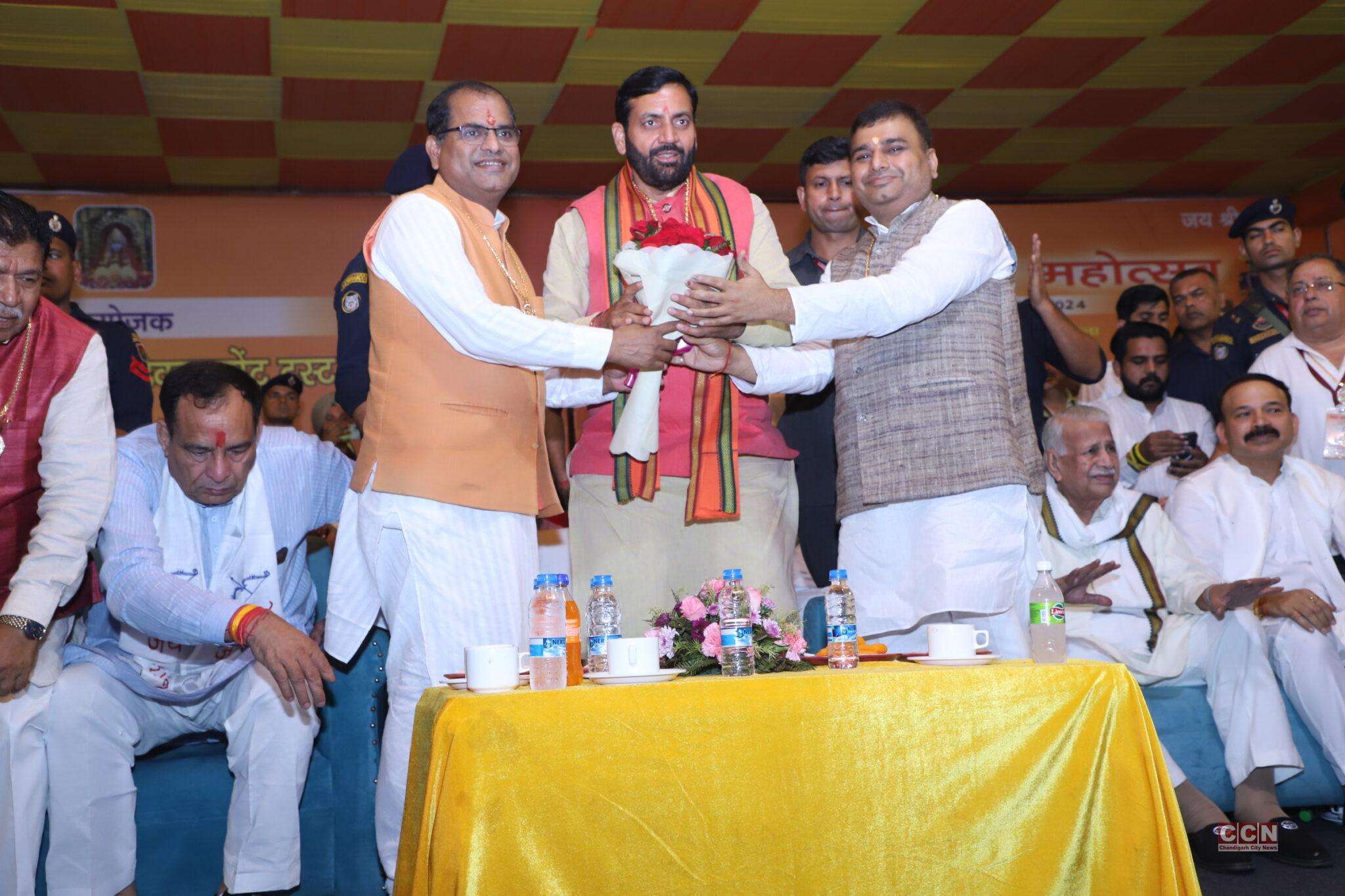 Rungta family members known for social service attend Dussehra event as ...