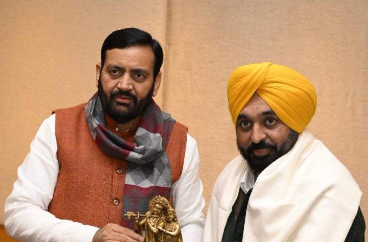 Haryana & Punjab CMs Hold Key Meeting on SYL Issue in Chandigarh