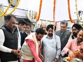 CM offers prayers at Nalhar Mahadev Temple on Mahashivratri CM offers prayers at Nalhar Mahadev Temple on Mahashivratri